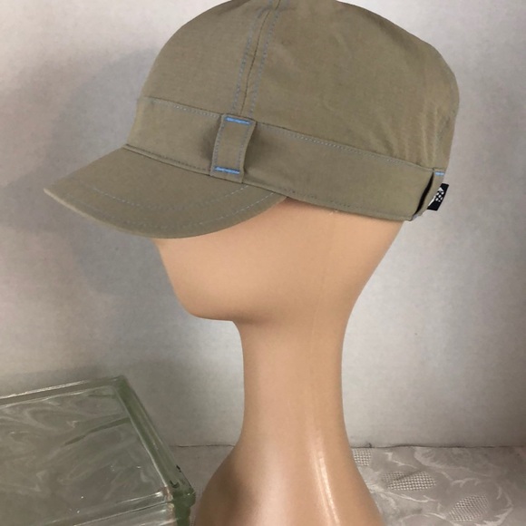 Mountain Hardwear Accessories - Fun Mountain HardWear tan cap